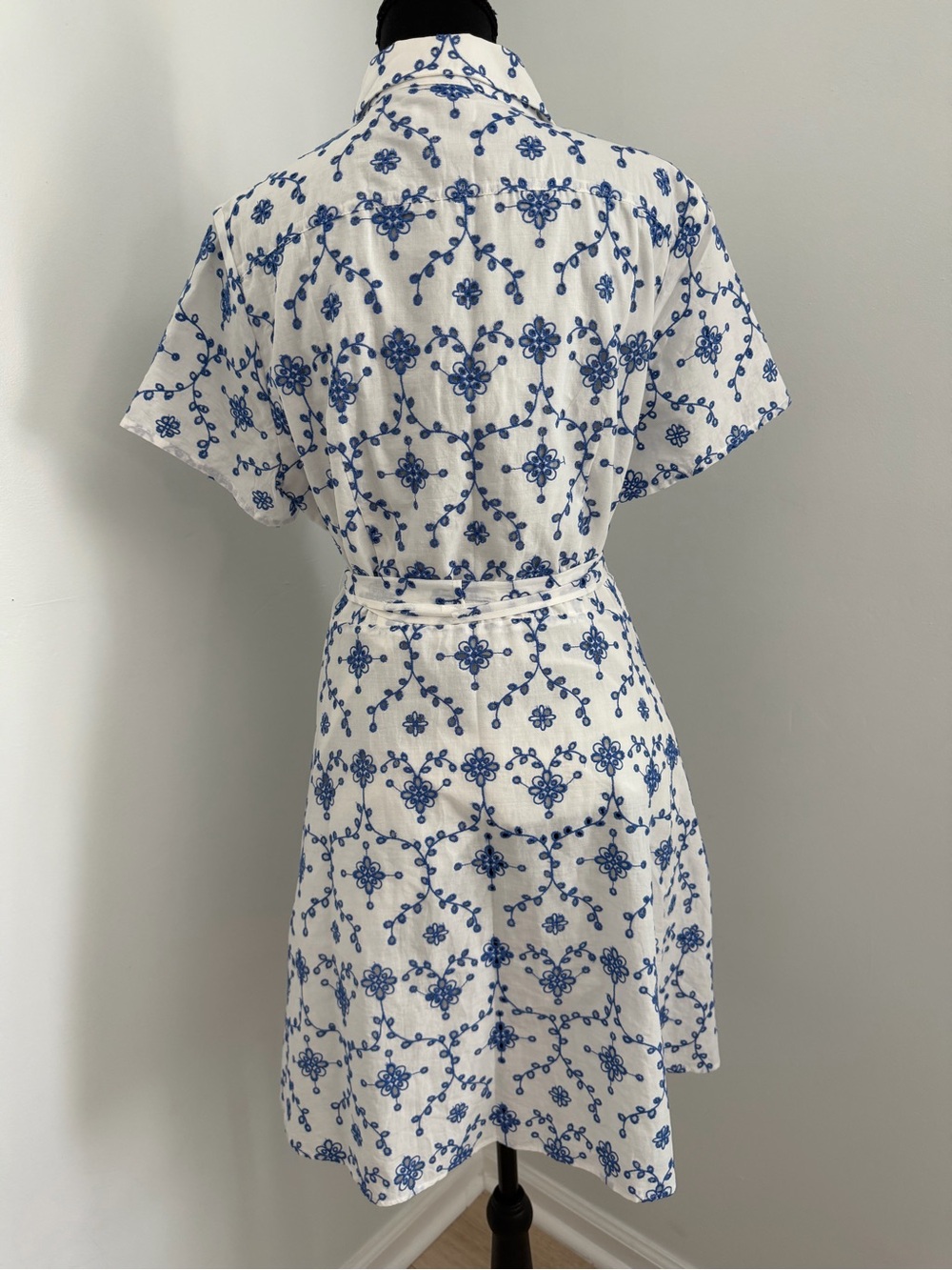 UNTUCKit Audrey Dress Size 12 White Blue Embroidered Belted Shirt Dress - Picture 3 of 8